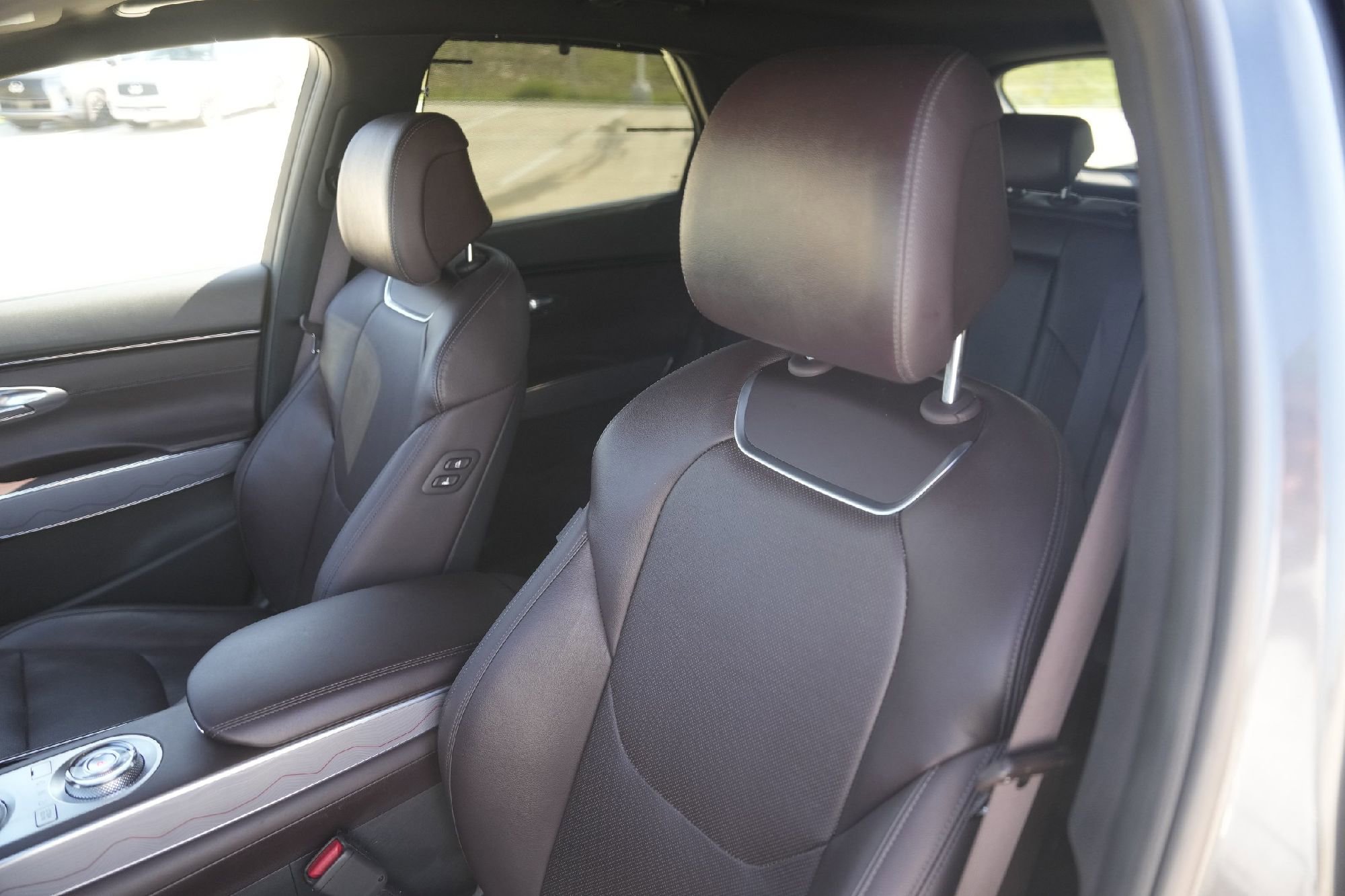 Used 2022 Genesis GV70 2.5T w/ Advanced Package image 10