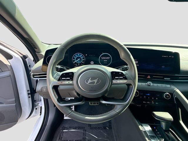 Certified 2025 Hyundai Elantra SEL FWD image 11