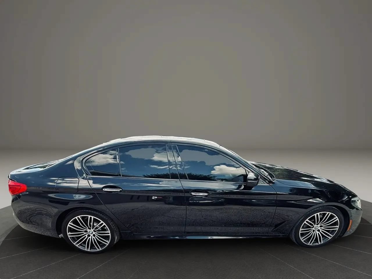 Used 2018 BMW 530i xDrive AWD/4WD image 6