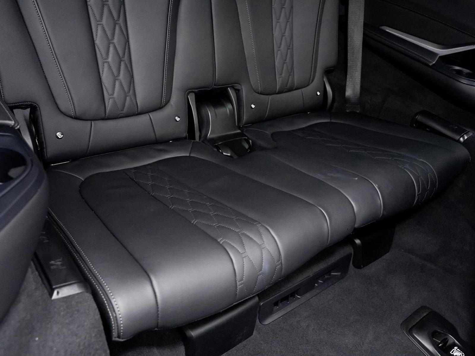 Used 2023 BMW X7 xDrive40i w/ Premium Package image 47