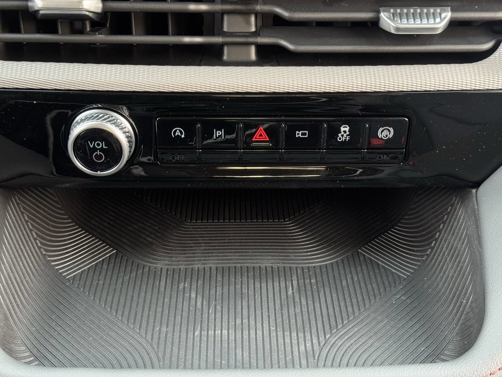New 2026 Ford Explorer Active w/ Active Comfort Package RWD image 14