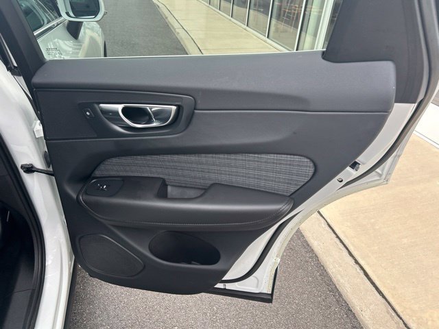 Certified 2023 Volvo XC60 B5 Core AWD/4WD image 12