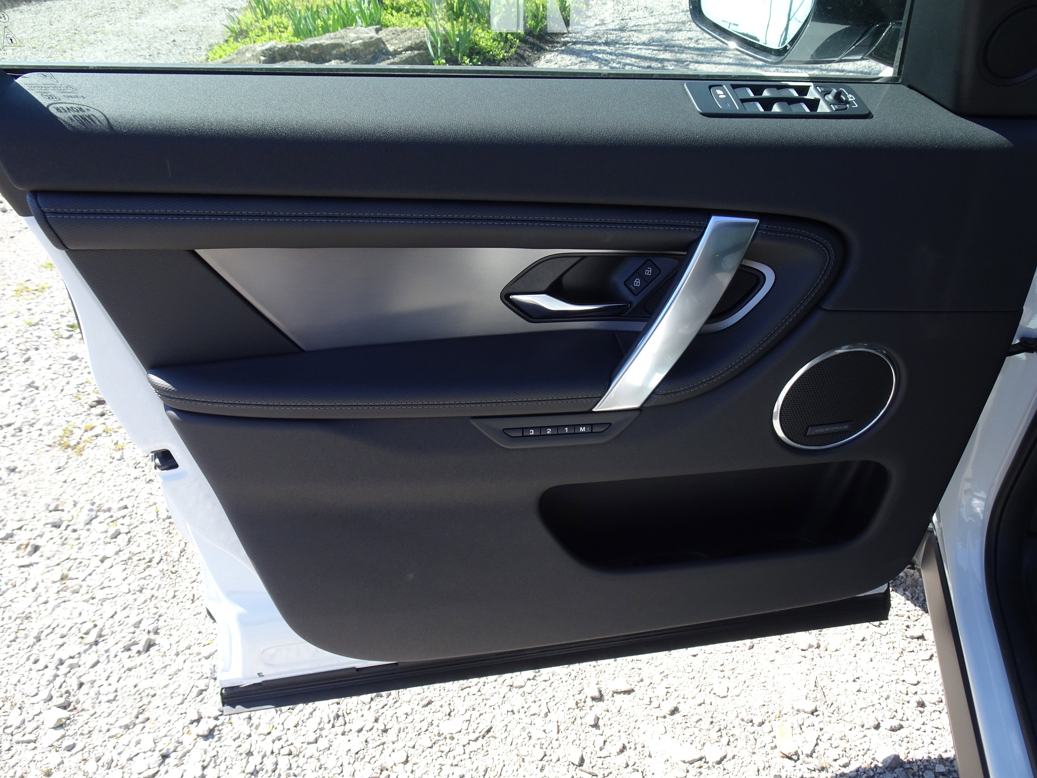 New 2025 Land Rover Discovery Sport Dynamic SE image 13