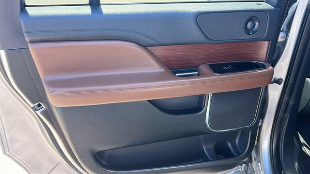 Used 2022 Lincoln Navigator L Reserve AWD/4WD image 14