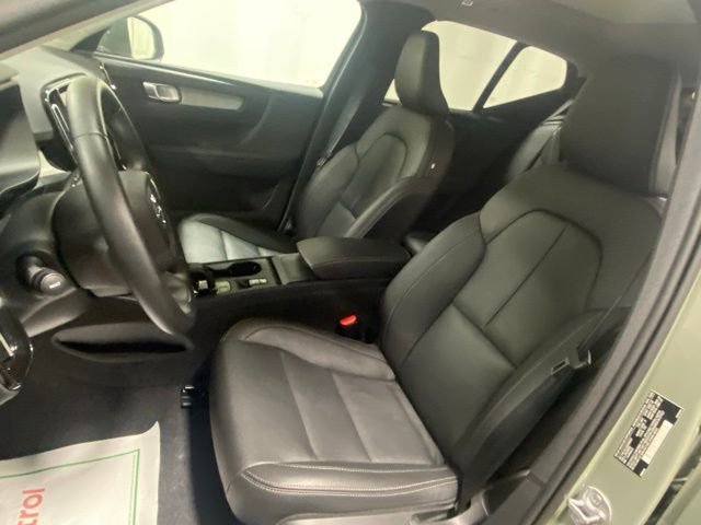 Certified 2025 Volvo XC40 B5 Core AWD/4WD image 11