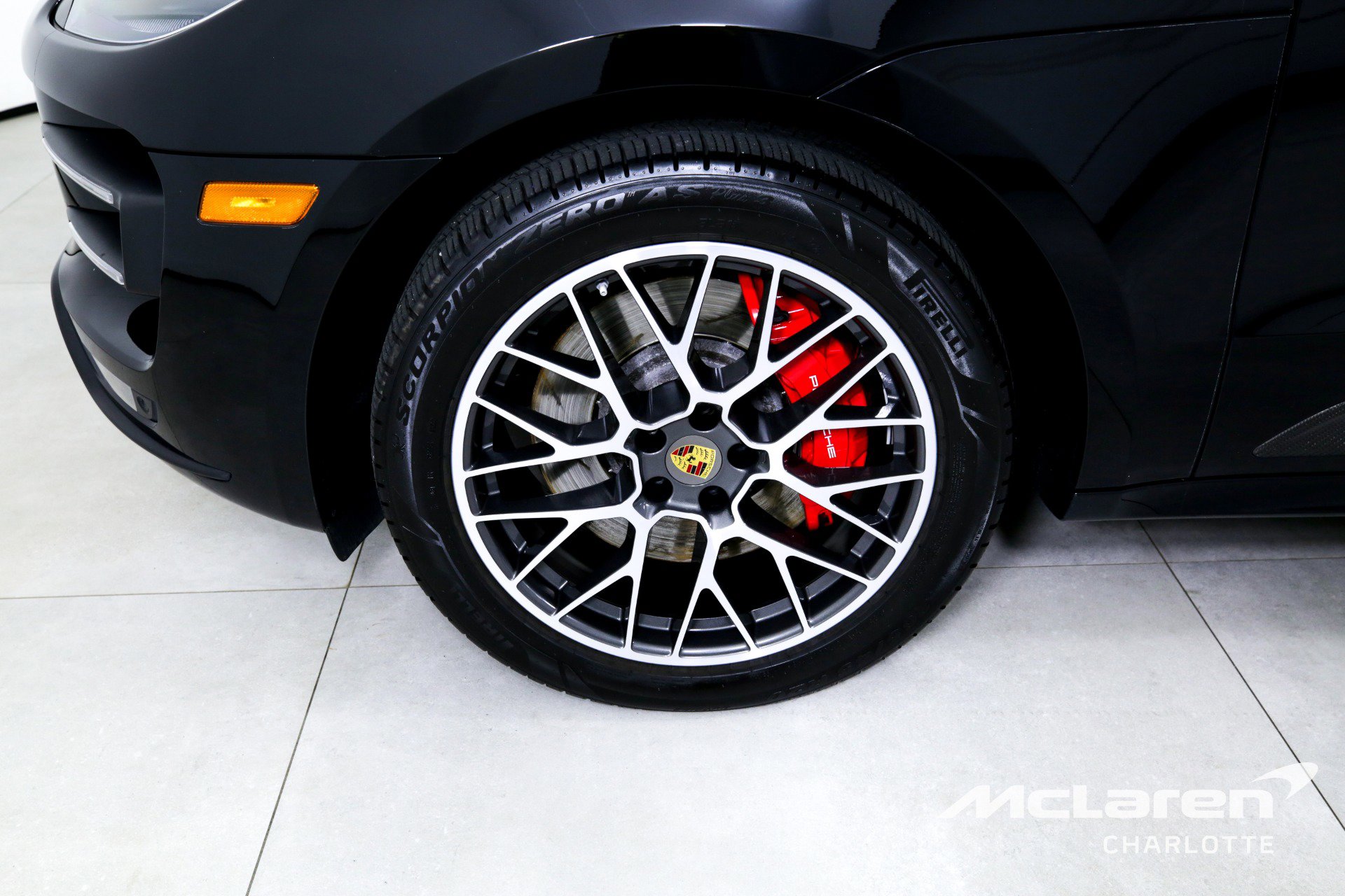 Used 2018 Porsche Macan Turbo AWD/4WD image 32