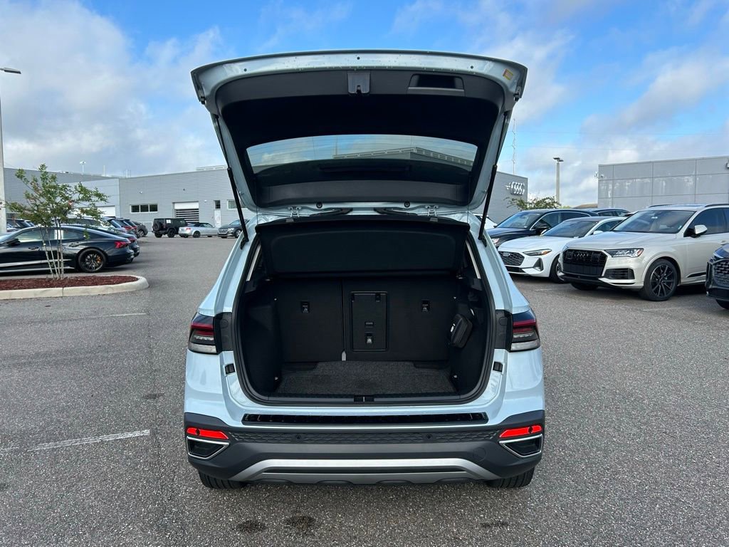 Used 2025 Volkswagen Taos SE image 49