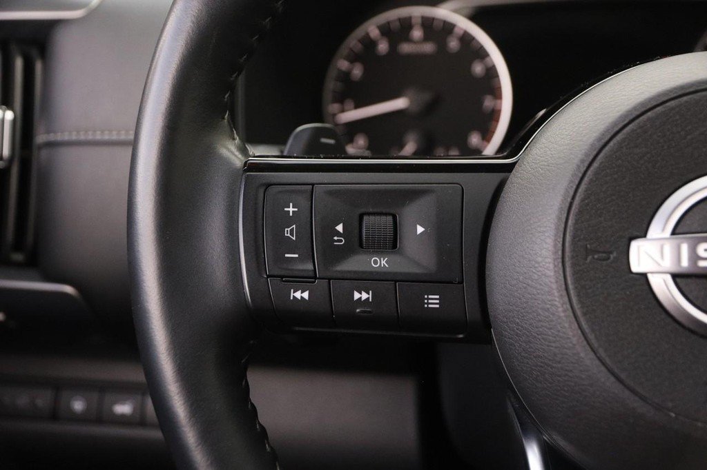 Used 2023 Nissan Pathfinder SL AWD/4WD image 13