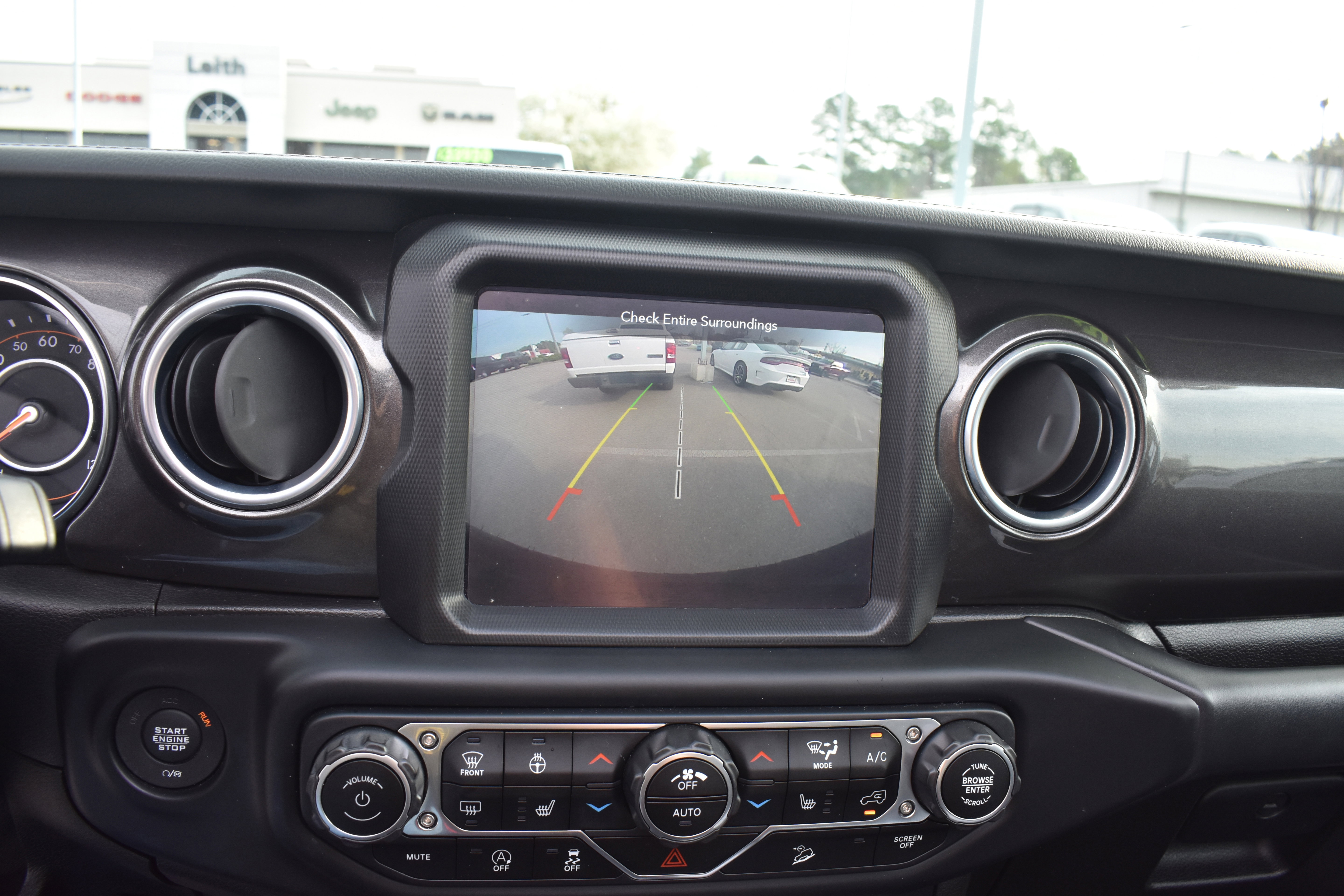 Used 2019 Jeep Wrangler Unlimited Sahara image 18