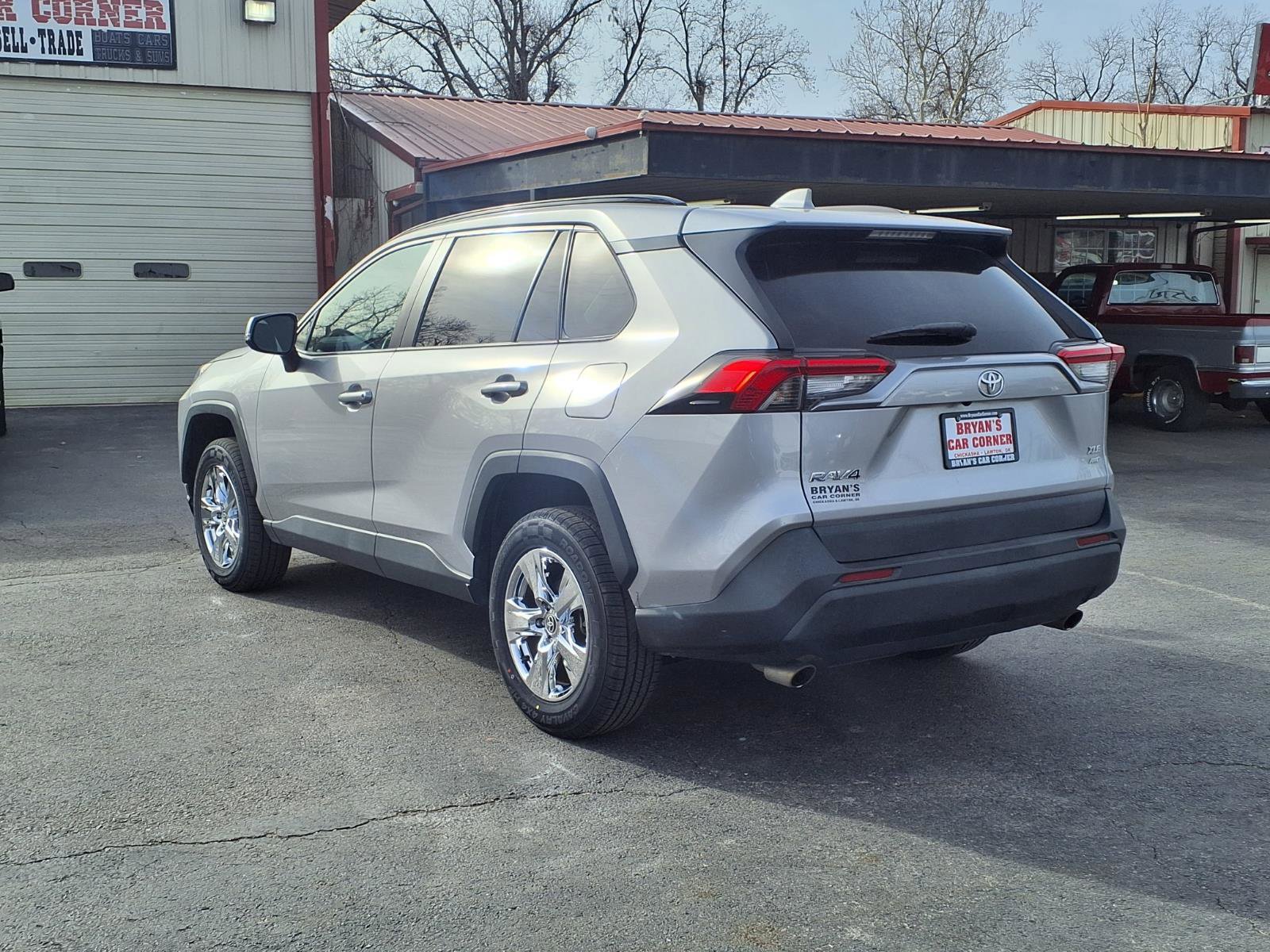 Used 2021 Toyota RAV4 XLE w/ Convenience Package image 21