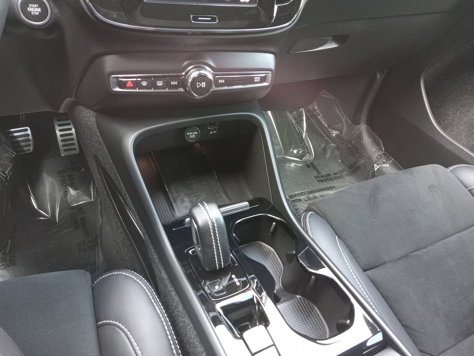 Used 2022 Volvo XC40 T5 R-Design w/ Climate Package AWD/4WD image 19
