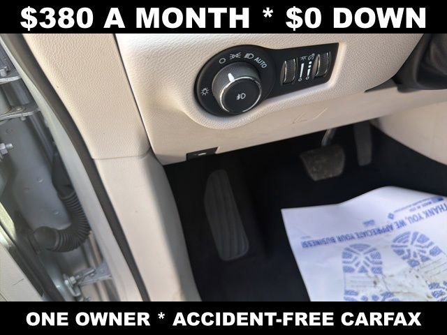 Used 2023 Chrysler Pacifica Touring-L image 14