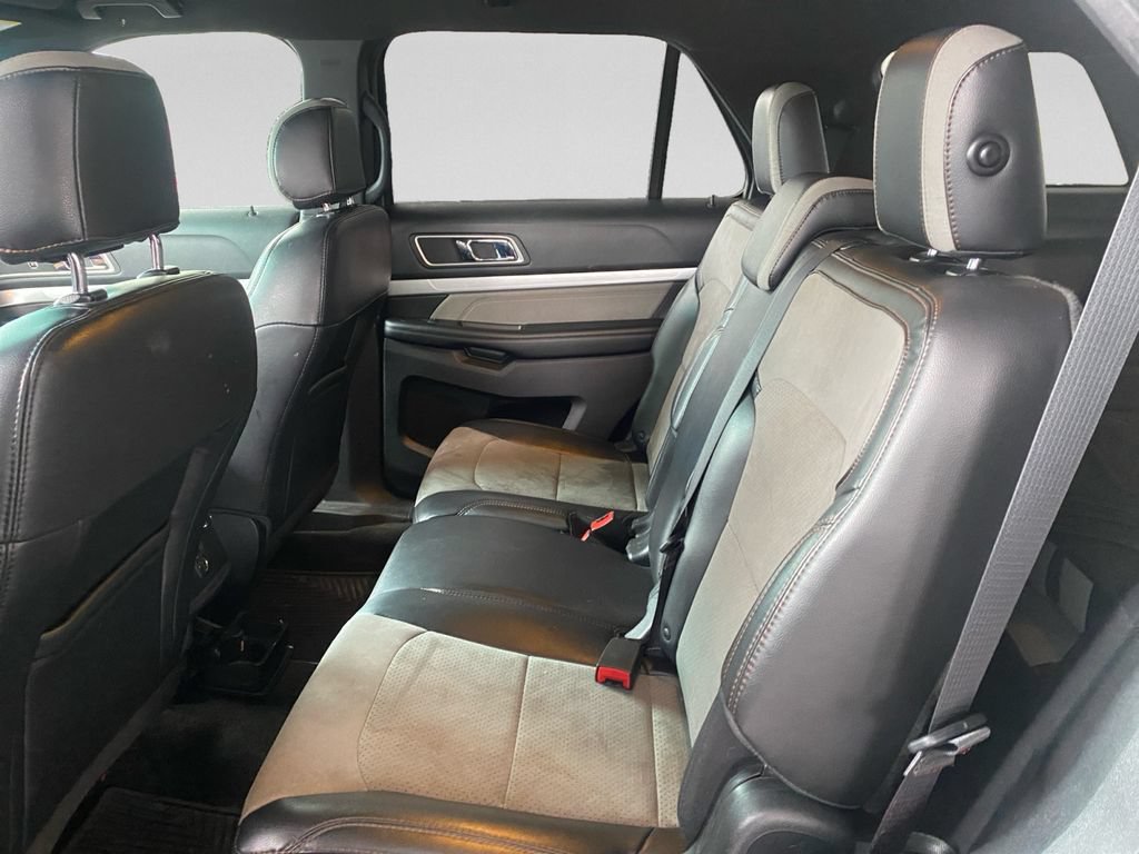 Used 2017 Ford Explorer XLT w/ Equipment Group 202A FWD image 23