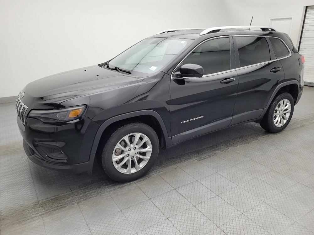 Used 2019 Jeep Cherokee Latitude w/ Cold Weather Group FWD image 2