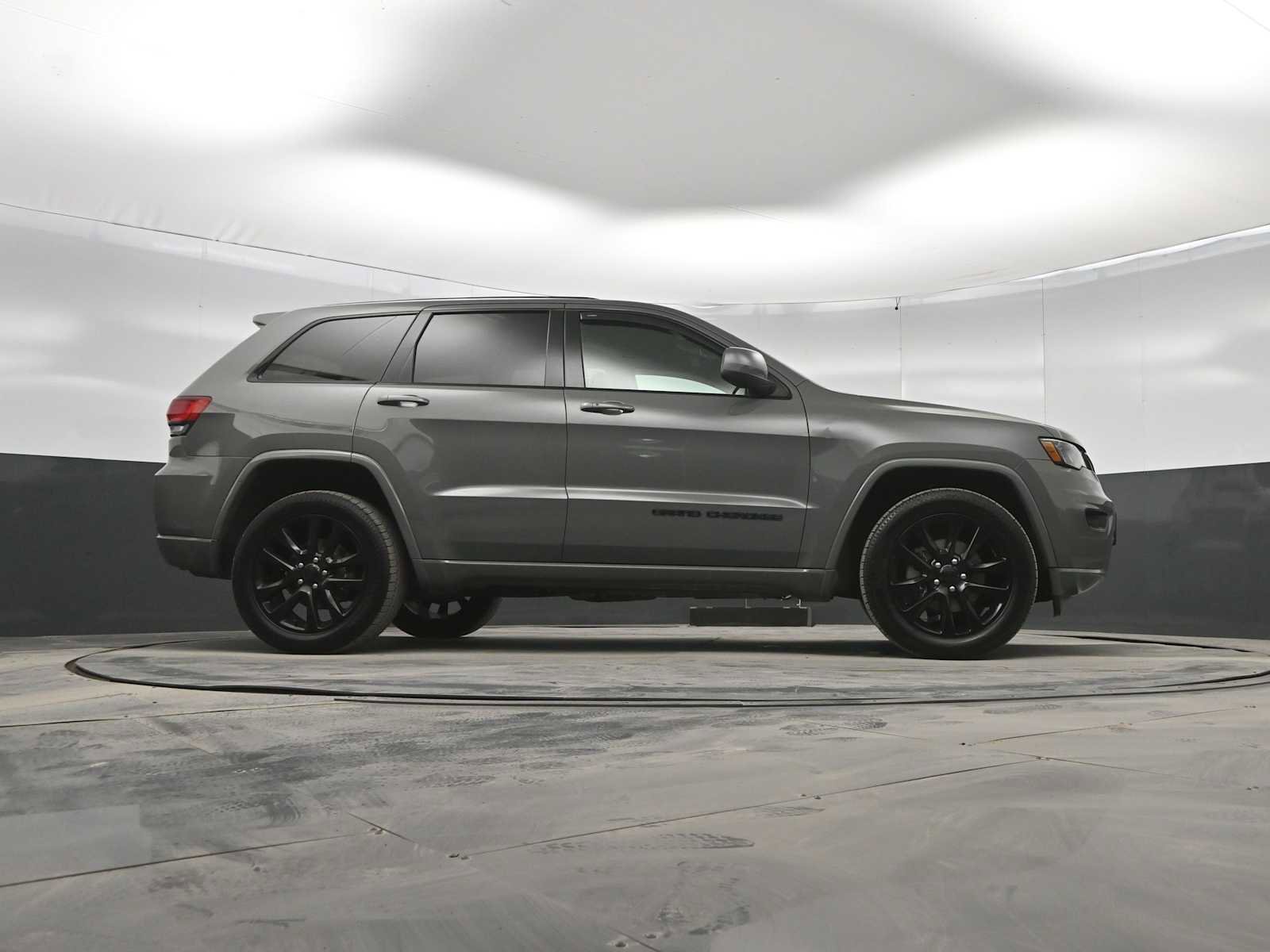 Used 2019 Jeep Grand Cherokee Altitude image 39