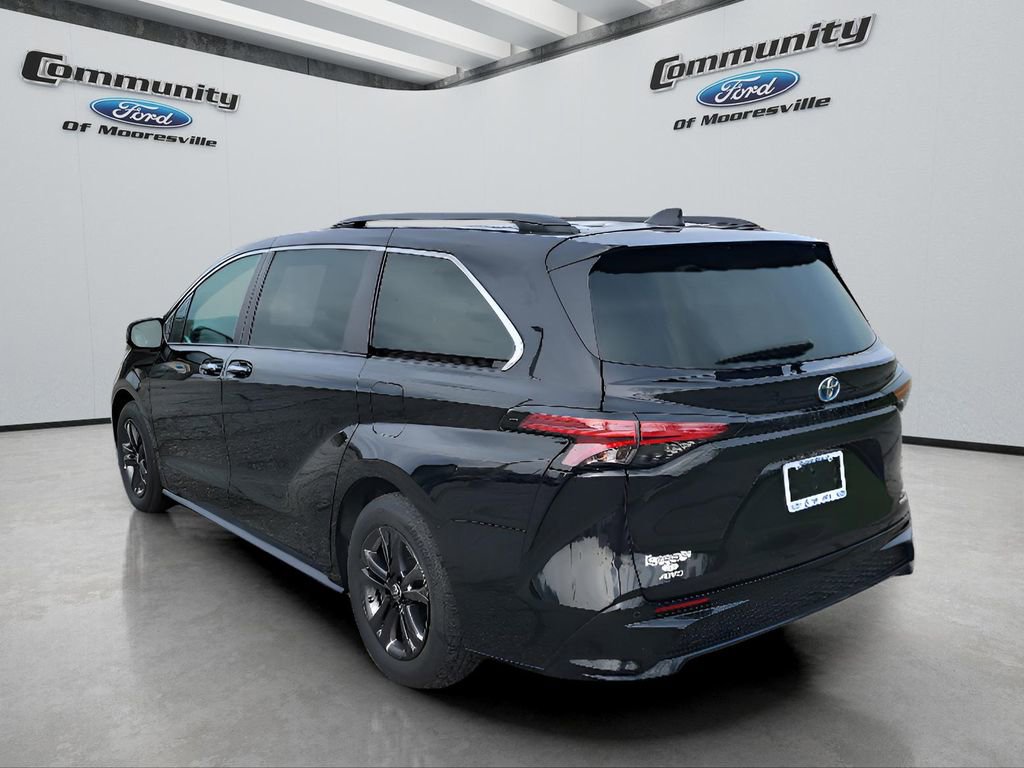 Used 2024 Toyota Sienna XSE AWD/4WD image 9