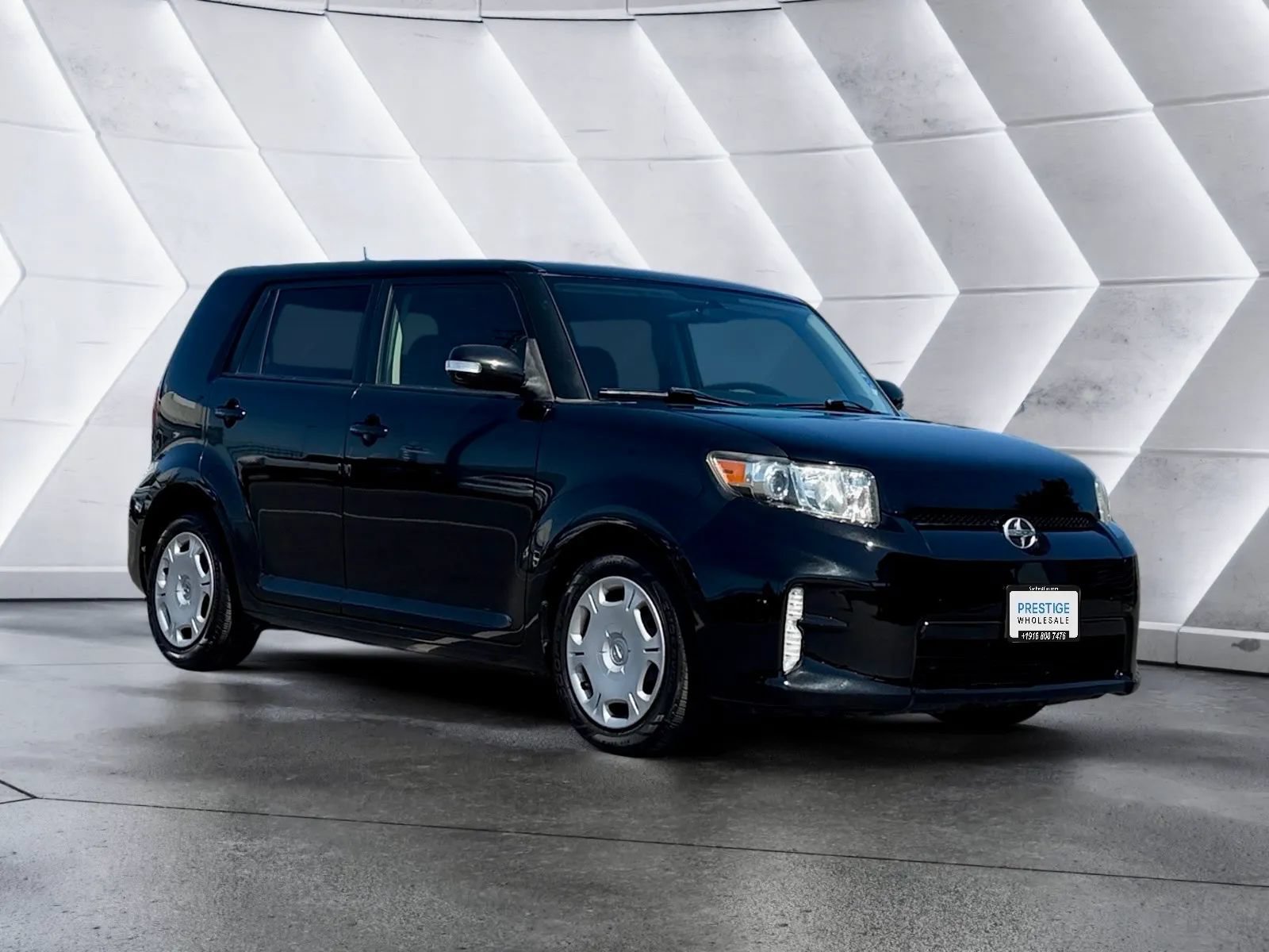 Used 2014 Scion xB FWD image 3