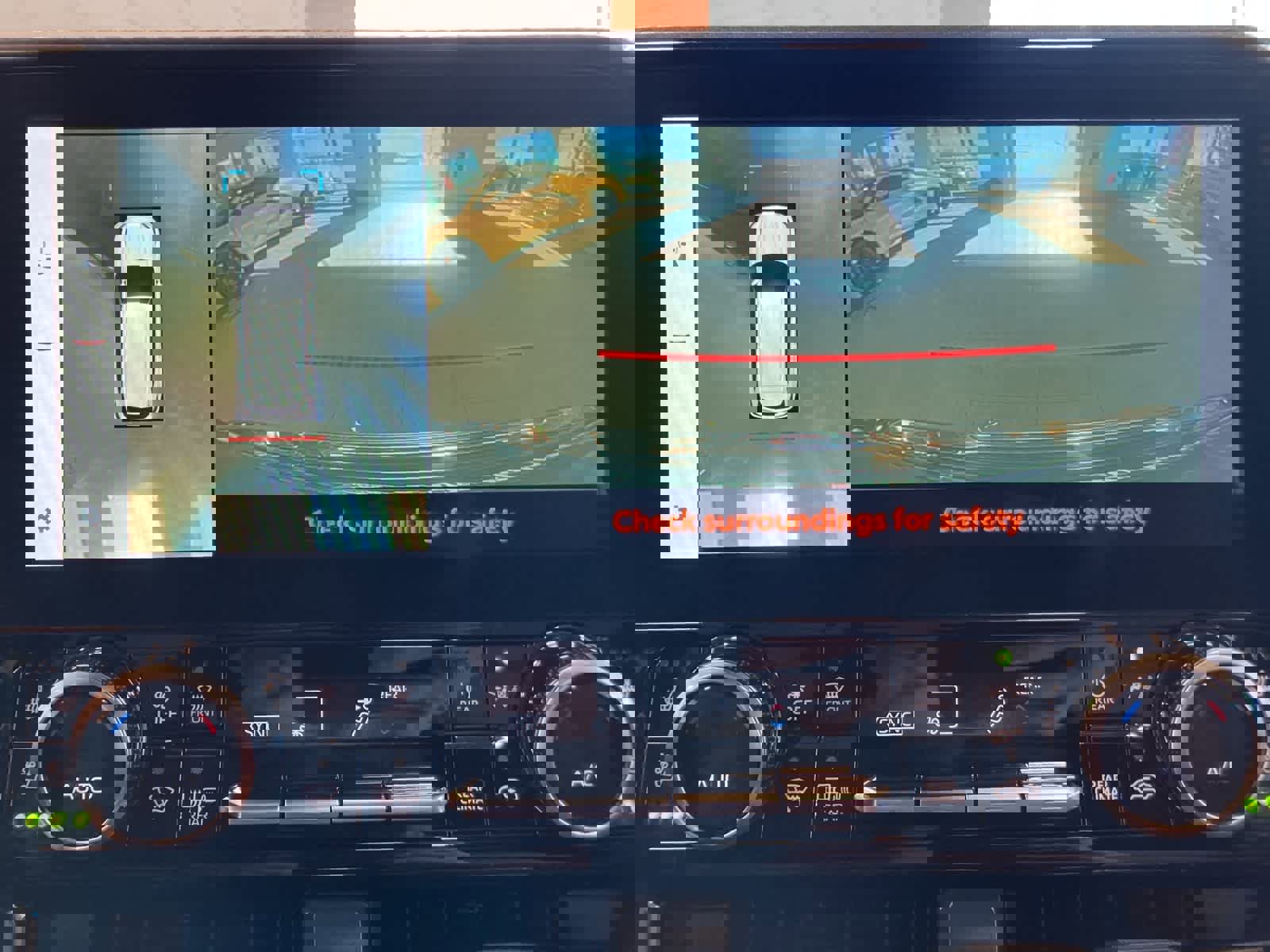 Used 2023 Toyota Highlander L image 25