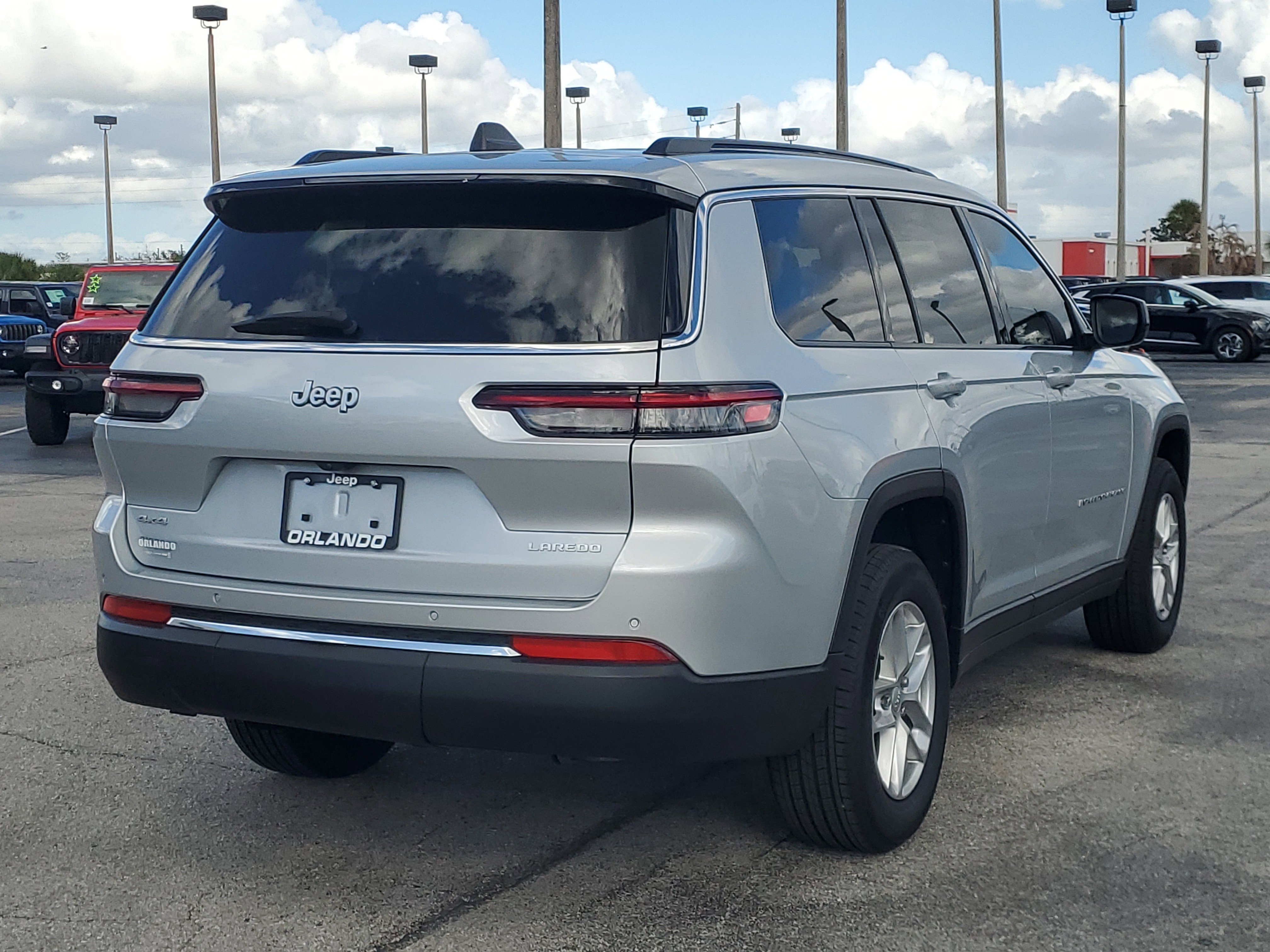 Used 2025 Jeep Grand Cherokee L Laredo w/ Trailer Tow Package image 7