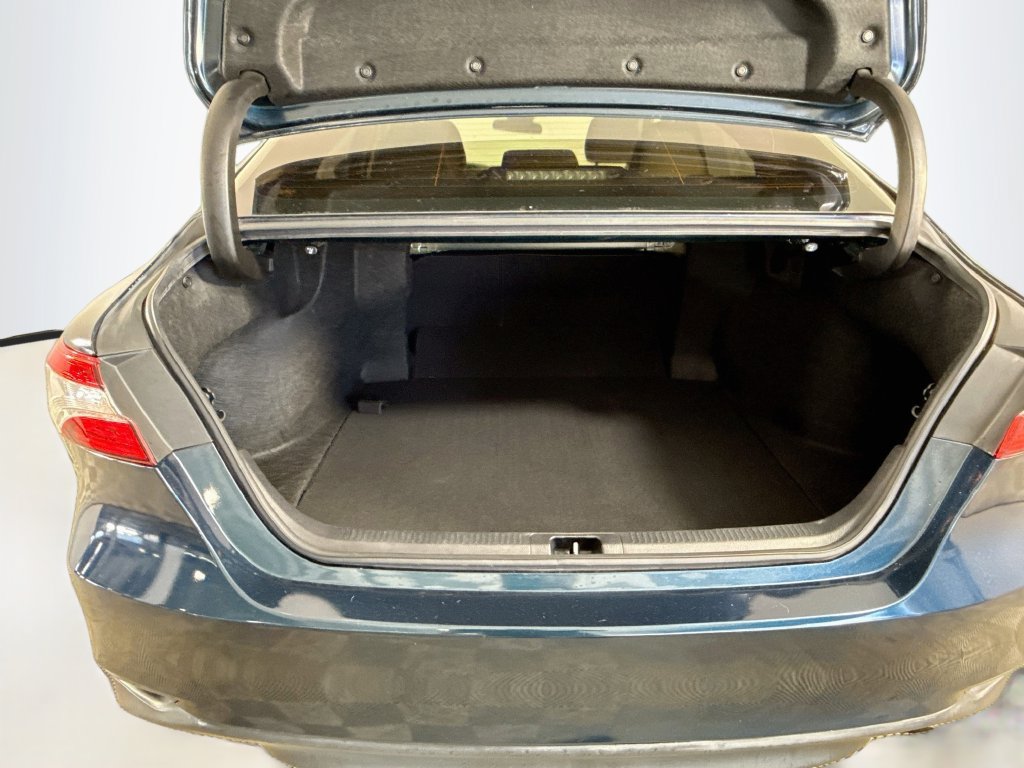 Used 2019 Toyota Camry LE FWD image 33