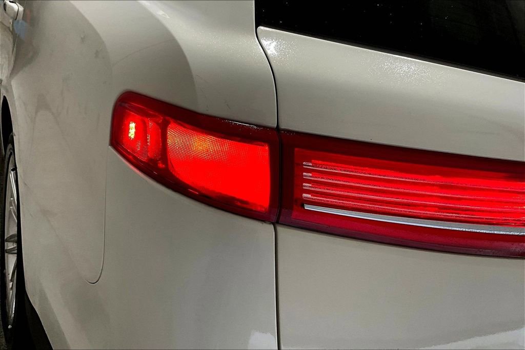 Used 2013 Lincoln MKT AWD image 21