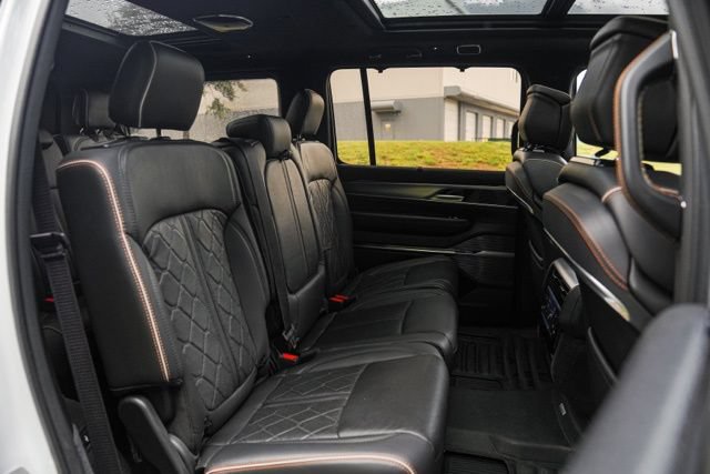 Used 2023 Jeep Grand Wagoneer Series III AWD/4WD image 53