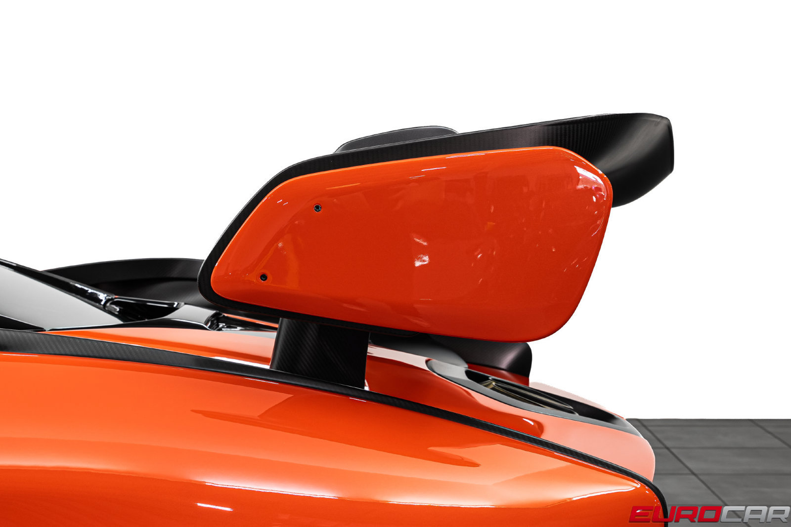Used 2019 McLaren Senna RWD image 35