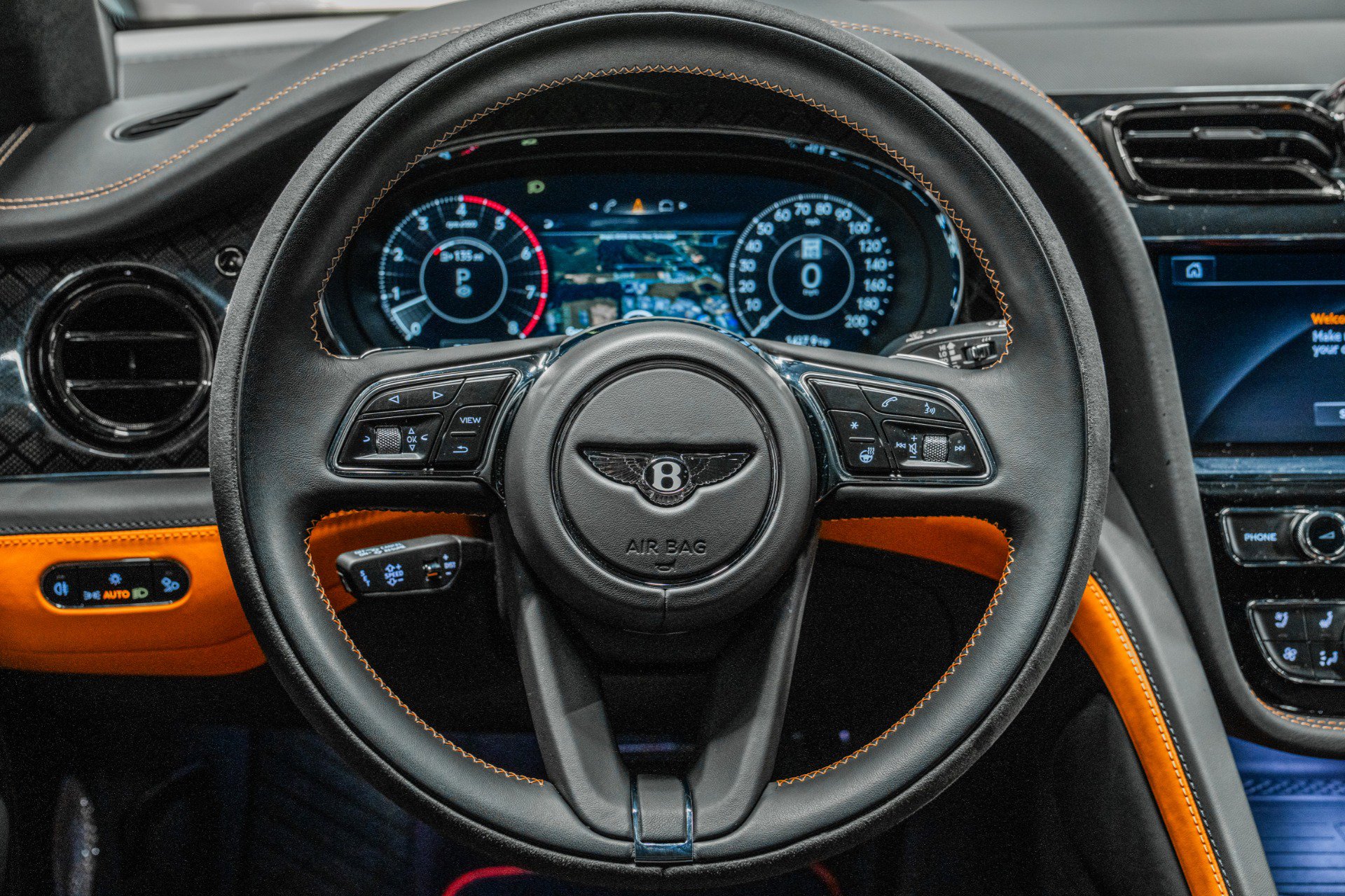Used 2025 Bentley Bentayga image 14