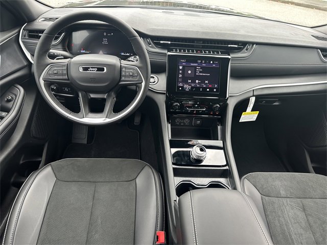 New 2025 Jeep Grand Cherokee Altitude image 21