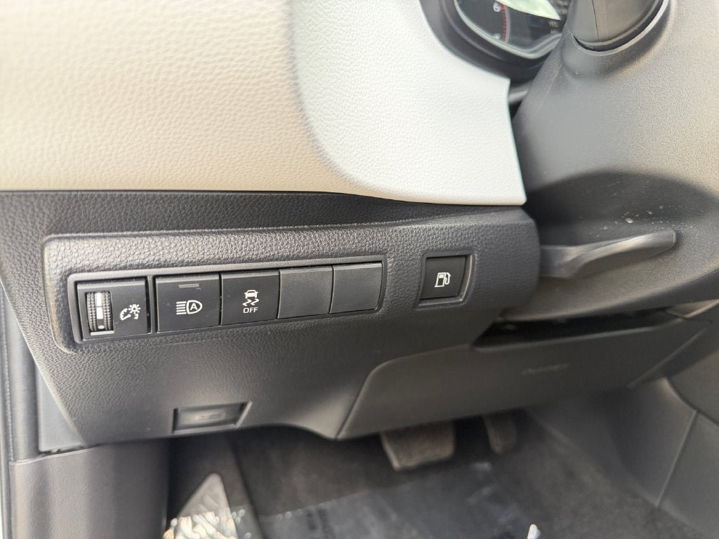 Used 2025 Toyota Corolla SE w/ Carpet Mat Package (TMS) FWD image 19