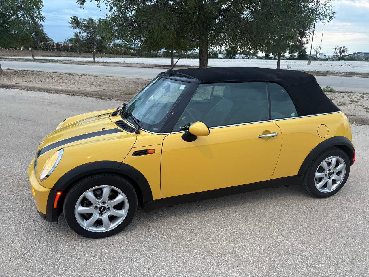 Used 2008 MINI Cooper Convertible FWD image 4