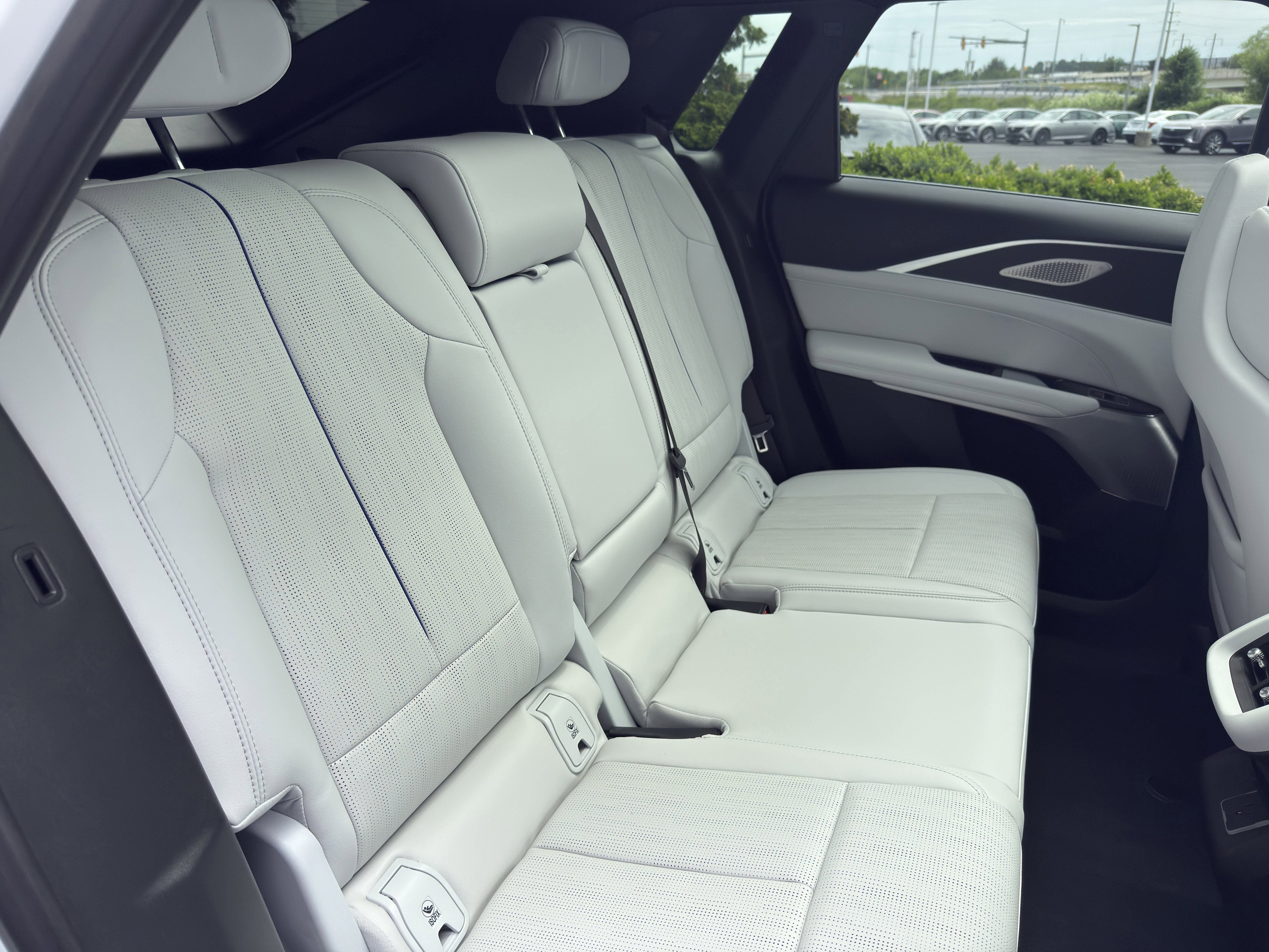 Used 2025 Cadillac Lyriq Luxury AWD/4WD image 23