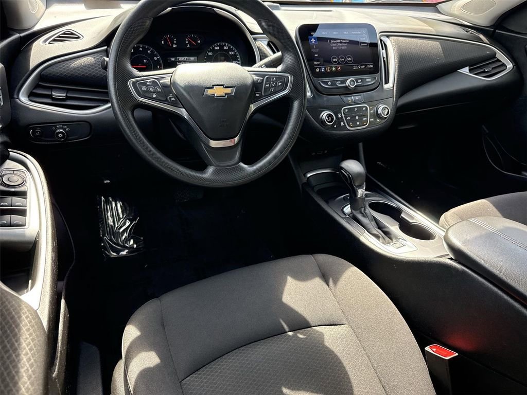 Used 2025 Chevrolet Malibu LT FWD image 18