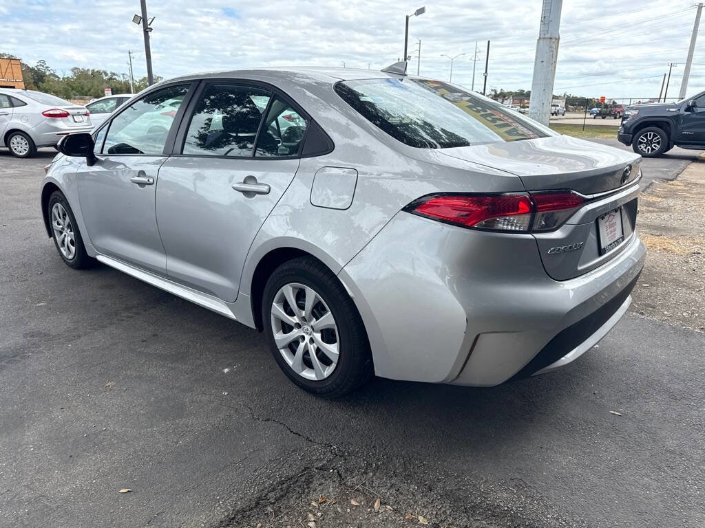 Used 2022 Toyota Corolla LE FWD image 3