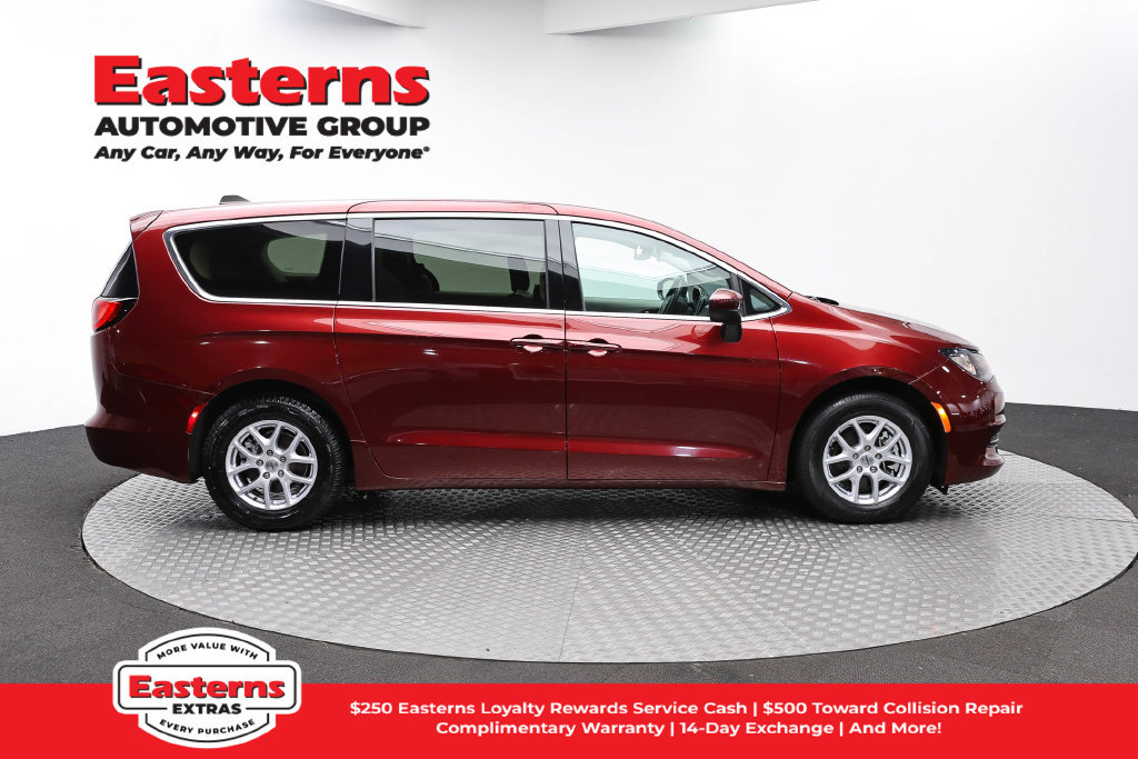 Used 2023 Chrysler Voyager LX FWD image 5