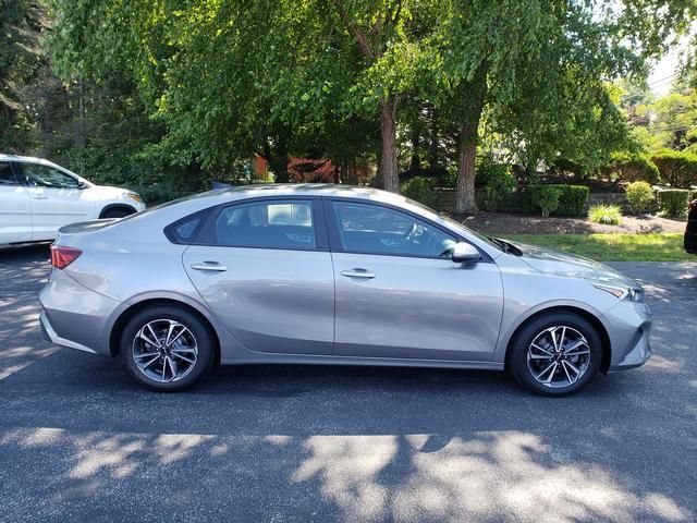 Used 2023 Kia Forte LXS FWD image 2