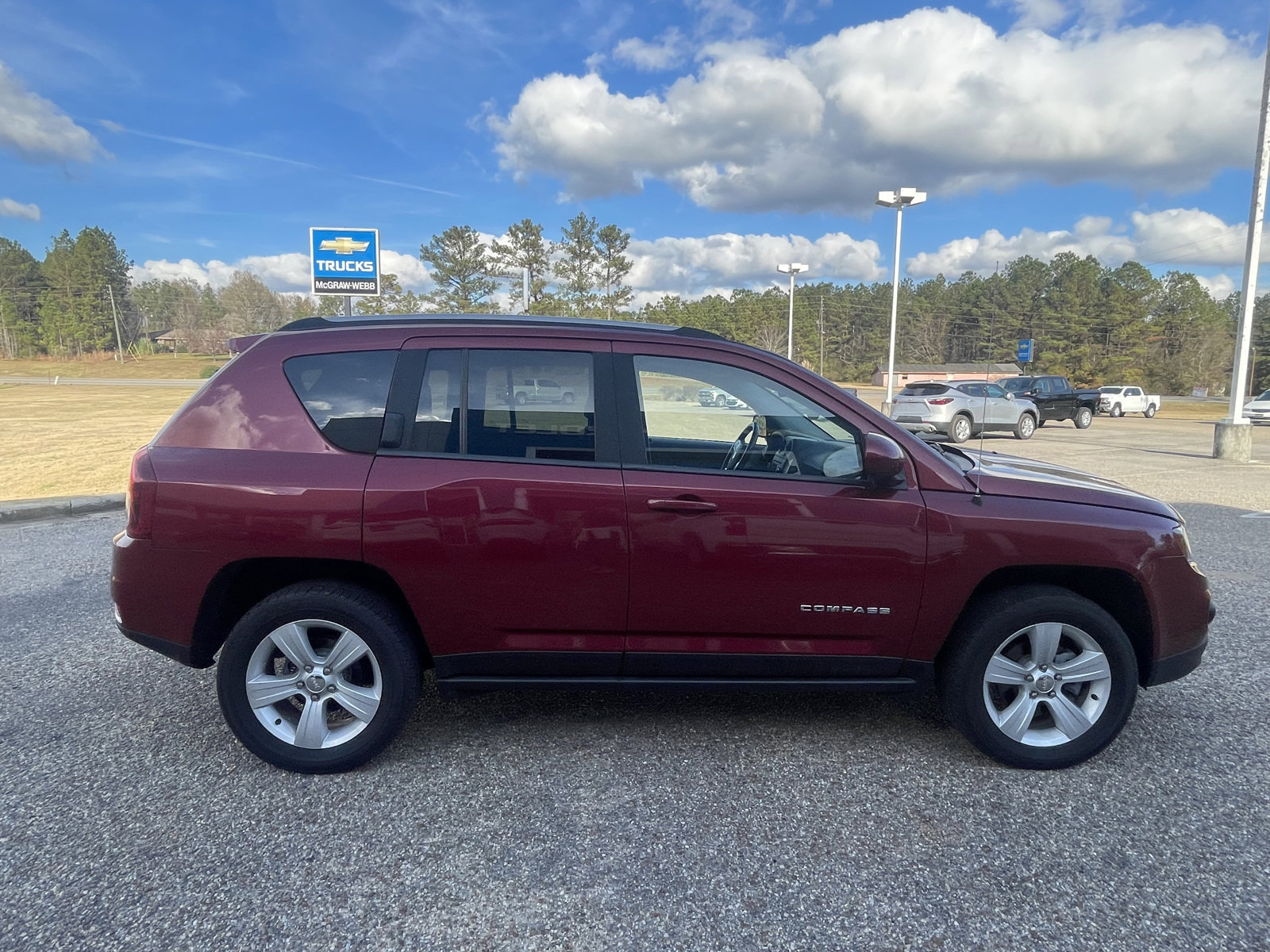 Used 2016 Jeep Compass Latitude image 2