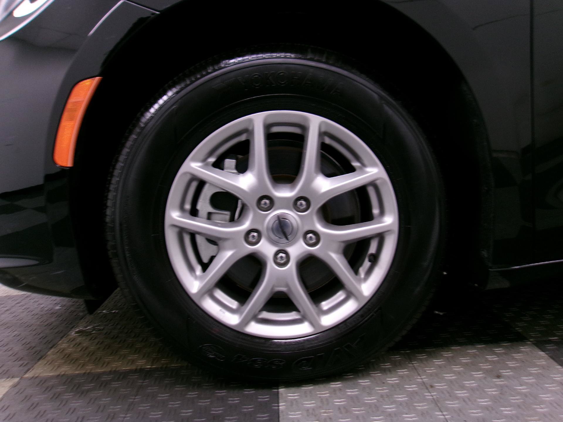 Used 2024 Chrysler Pacifica Touring-L FWD image 19