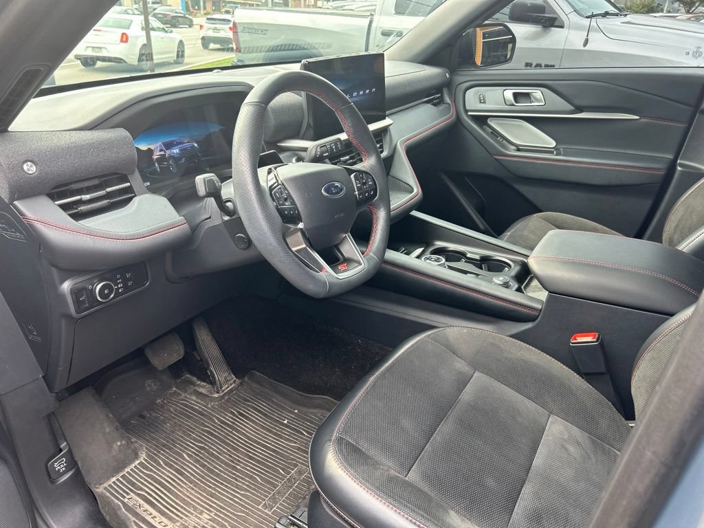 Used 2025 Ford Explorer ST AWD/4WD image 5
