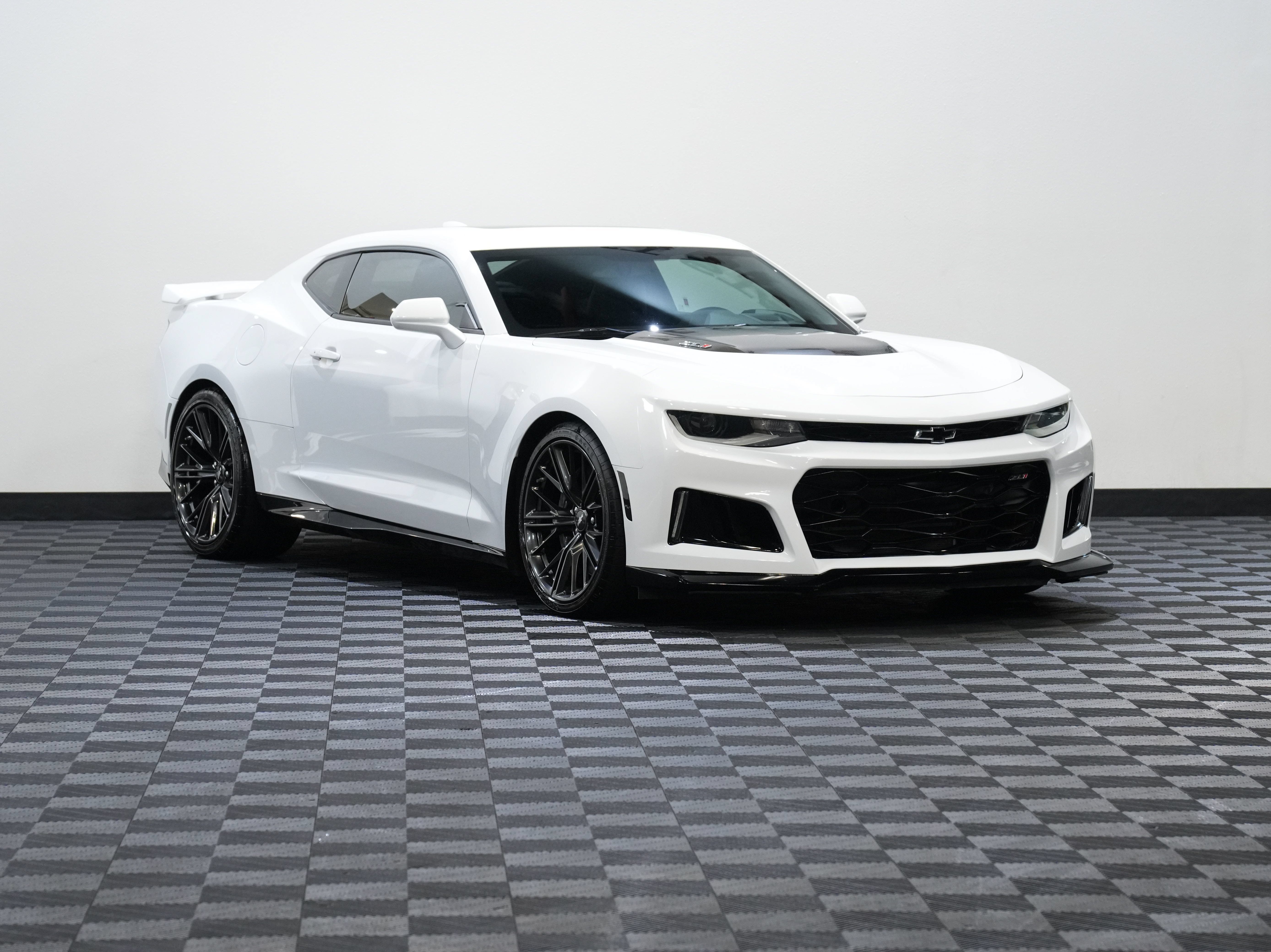 Used 2018 Chevrolet Camaro ZL1 RWD image 5