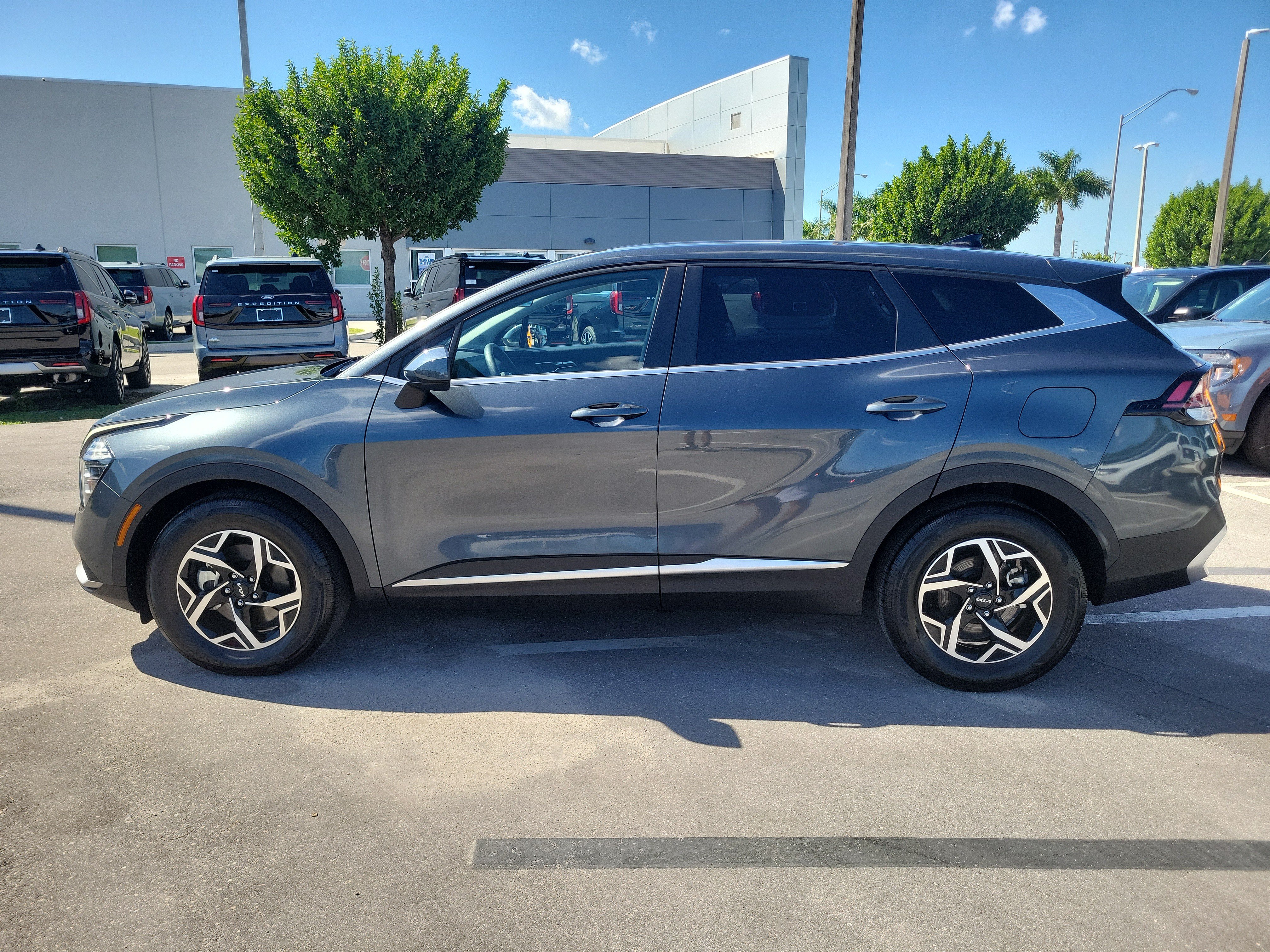 Used 2025 Kia Sportage LX FWD image 8