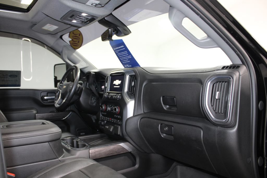 Used 2020 Chevrolet Silverado 3500 LTZ AWD/4WD image 31