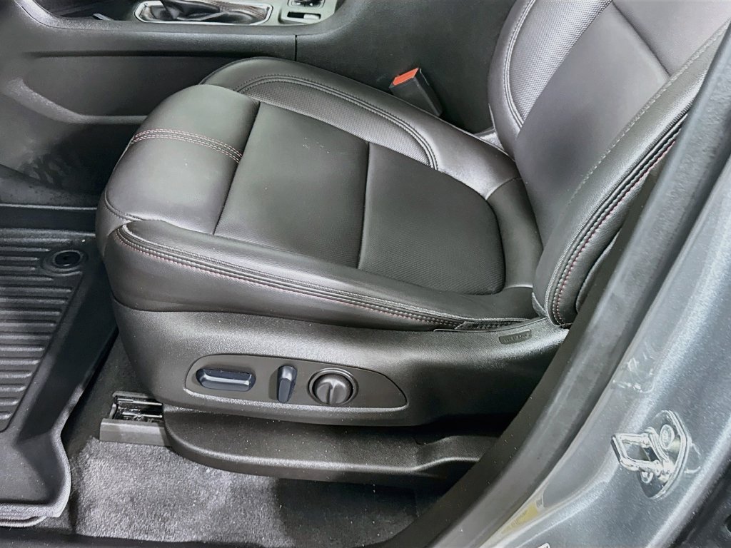 Used 2023 Chevrolet Traverse RS AWD/4WD image 25