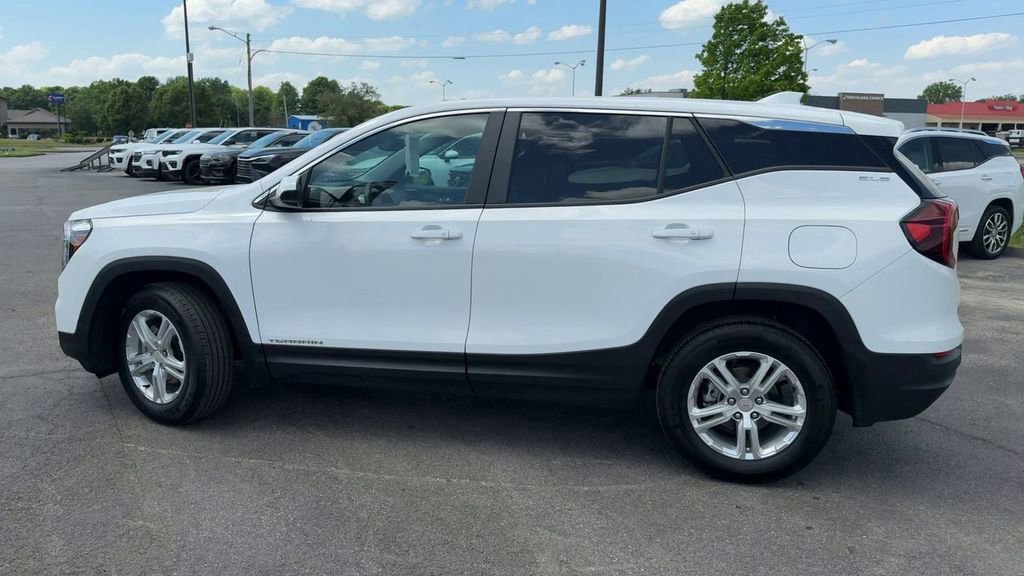 Used 2024 GMC Terrain SLE FWD image 4