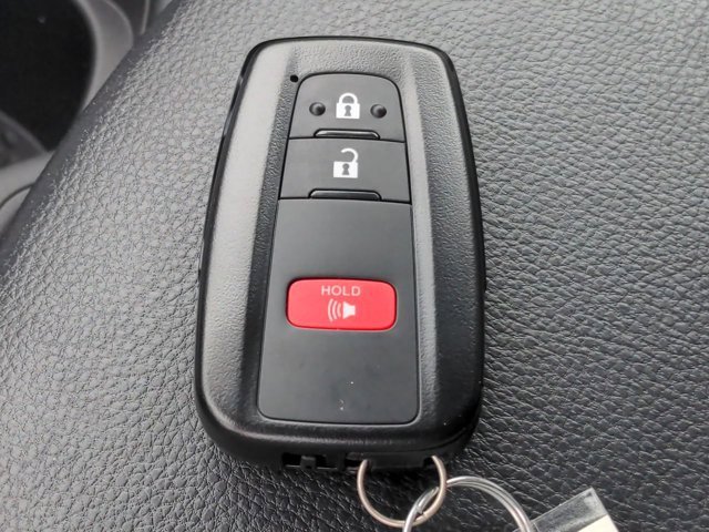 Used 2021 Toyota RAV4 XLE image 27