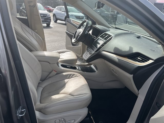 Used 2017 Lincoln MKC Select w/ Select Plus Package FWD image 38