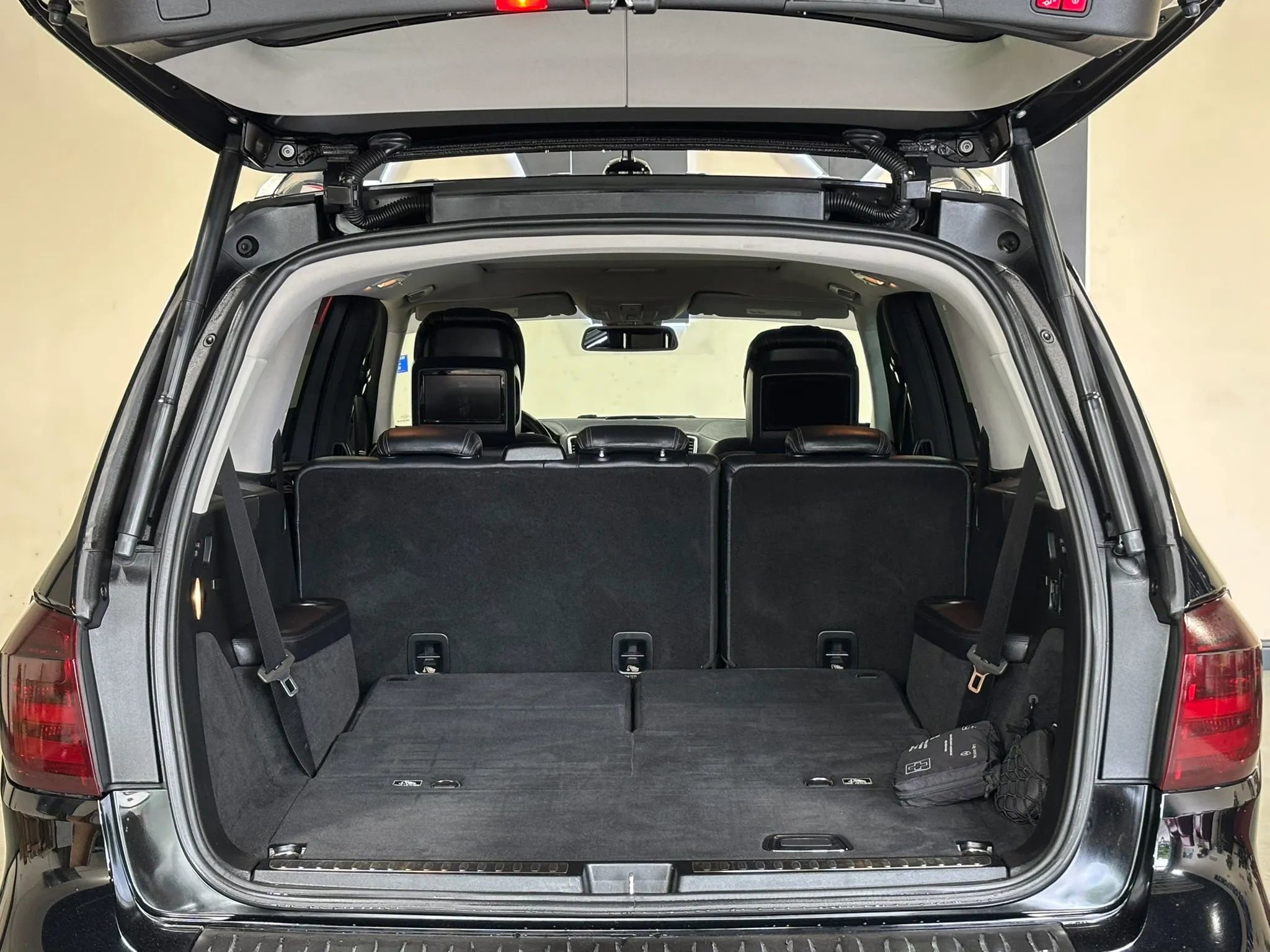 Used 2015 Mercedes-Benz GL 550 4MATIC image 5
