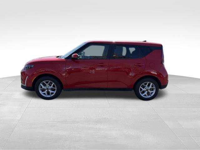 Certified 2025 Kia Soul LX w/ LX Technology Package FWD image 5