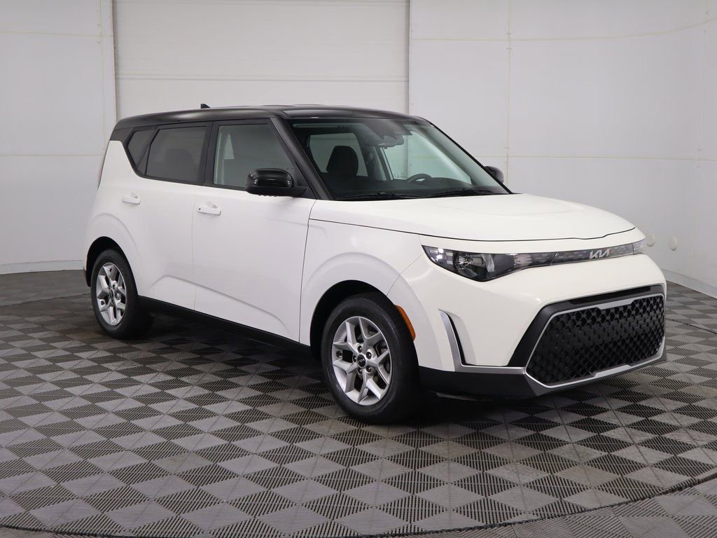 Used 2023 Kia Soul S image 3