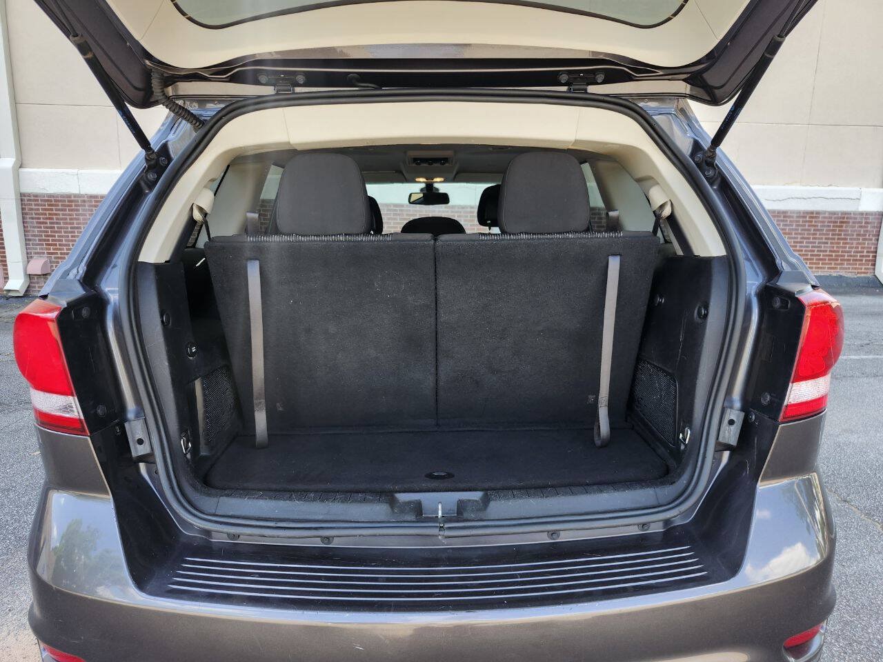 Used 2019 Dodge Journey SE w/ Connectivity Group FWD image 13